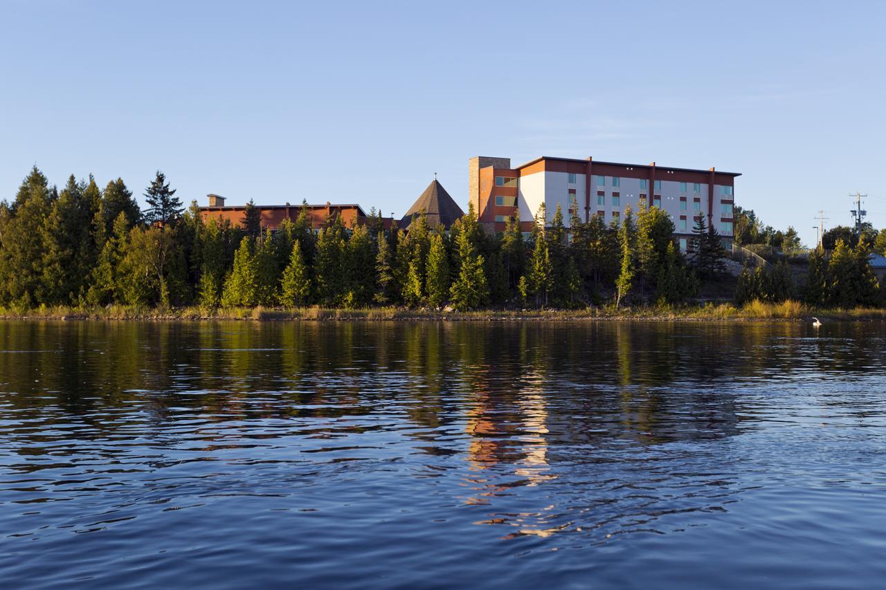 Manitoulin Hotel And Conference Centre Little Current Exterior photo